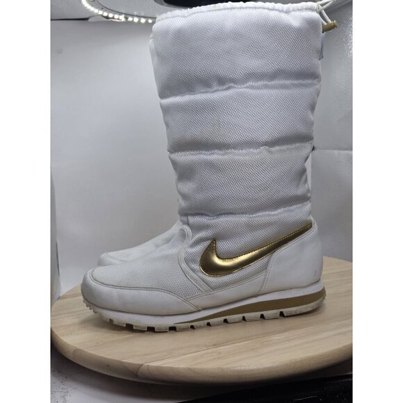 Nike AIR Mid Rise Boots - Womens SIZE 6 - White/Gold Winter Snow Boots - Picture 1 of 9